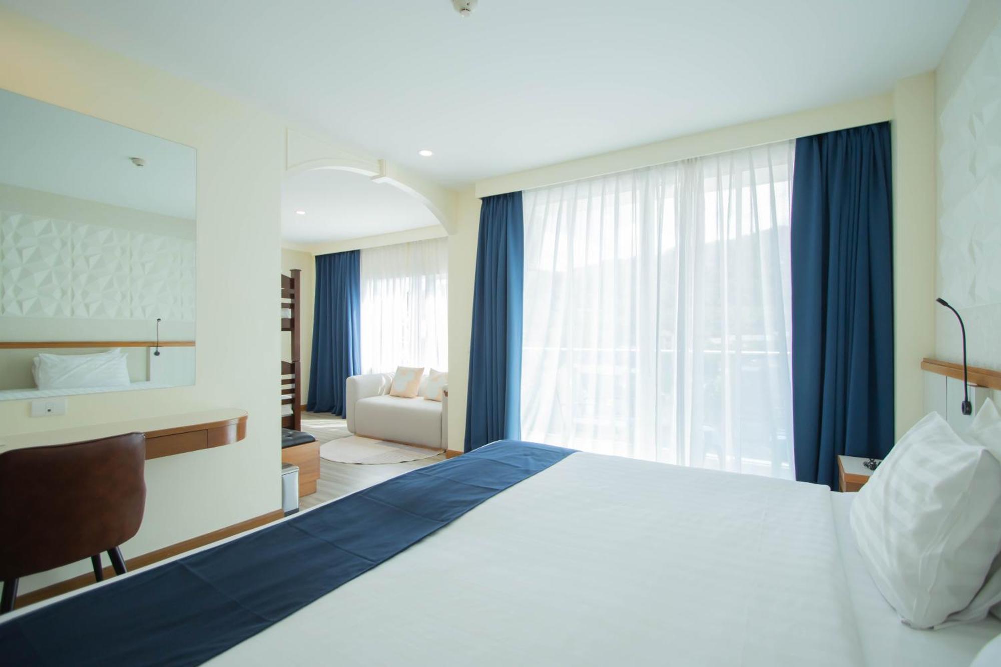 Sira Grande Hotel & Spa Patong Exterior photo