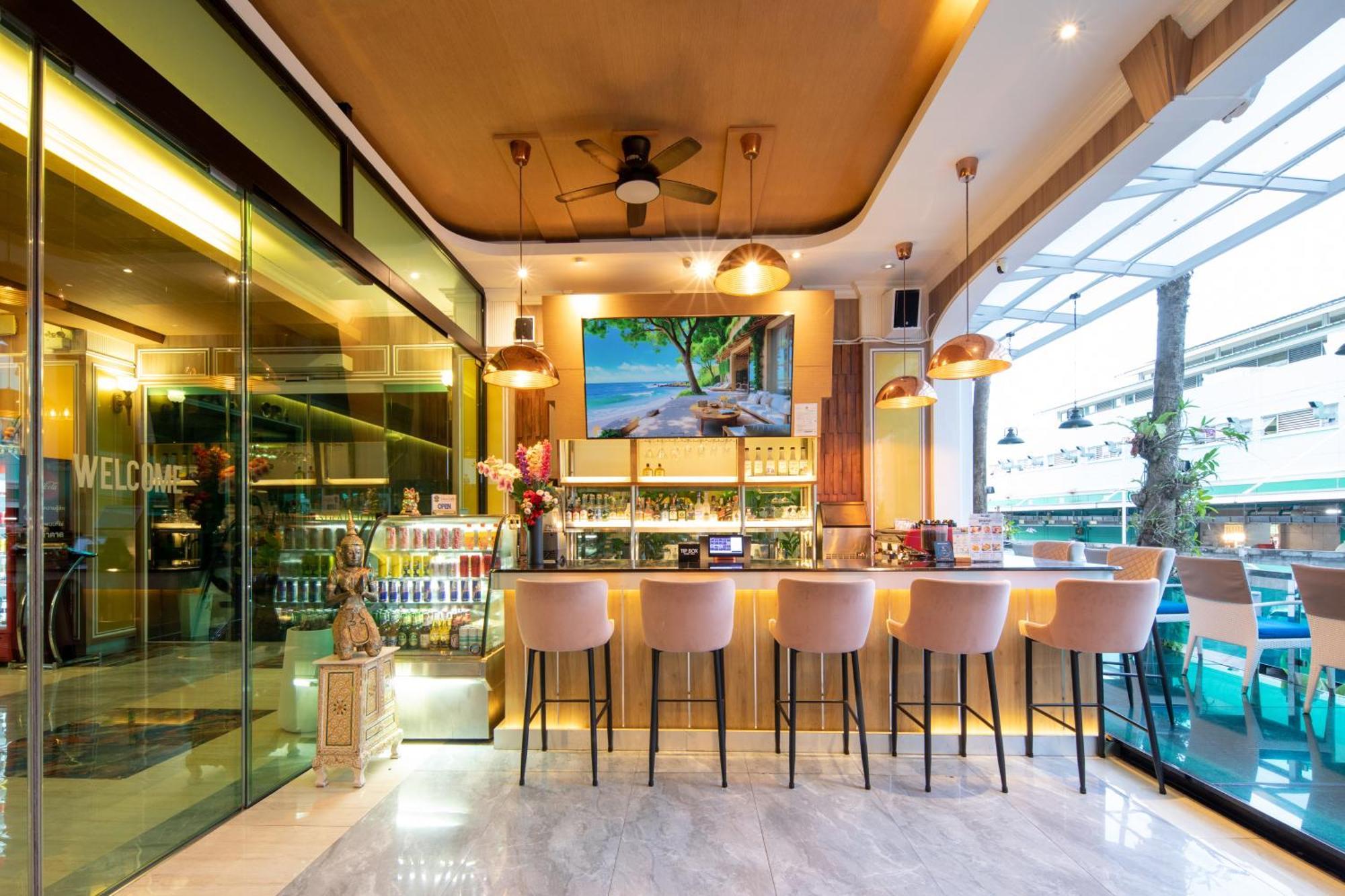 Sira Grande Hotel & Spa Patong Exterior photo