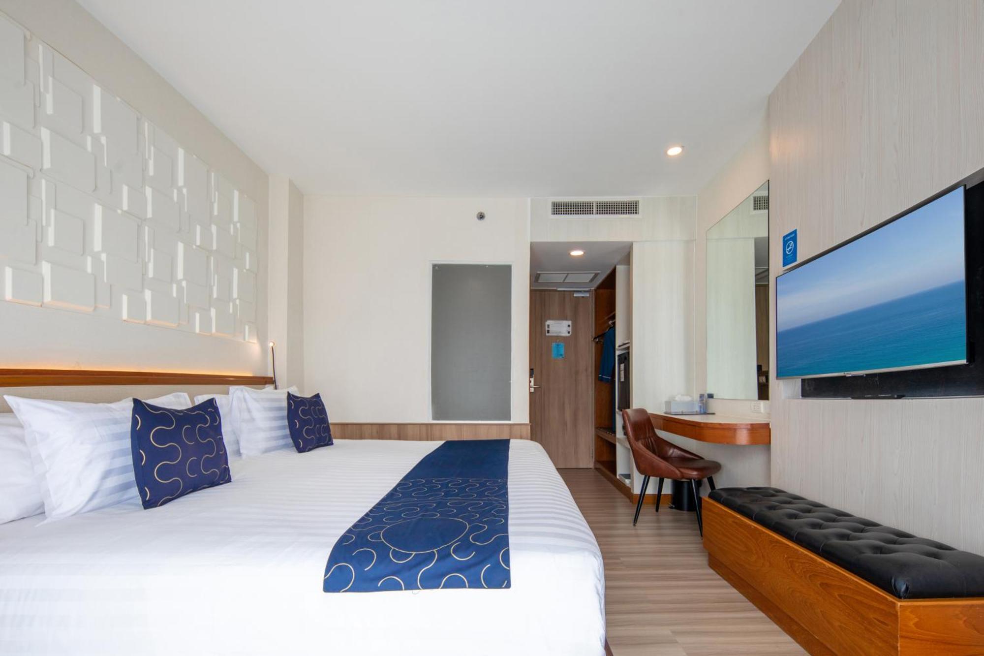 Sira Grande Hotel & Spa Patong Exterior photo